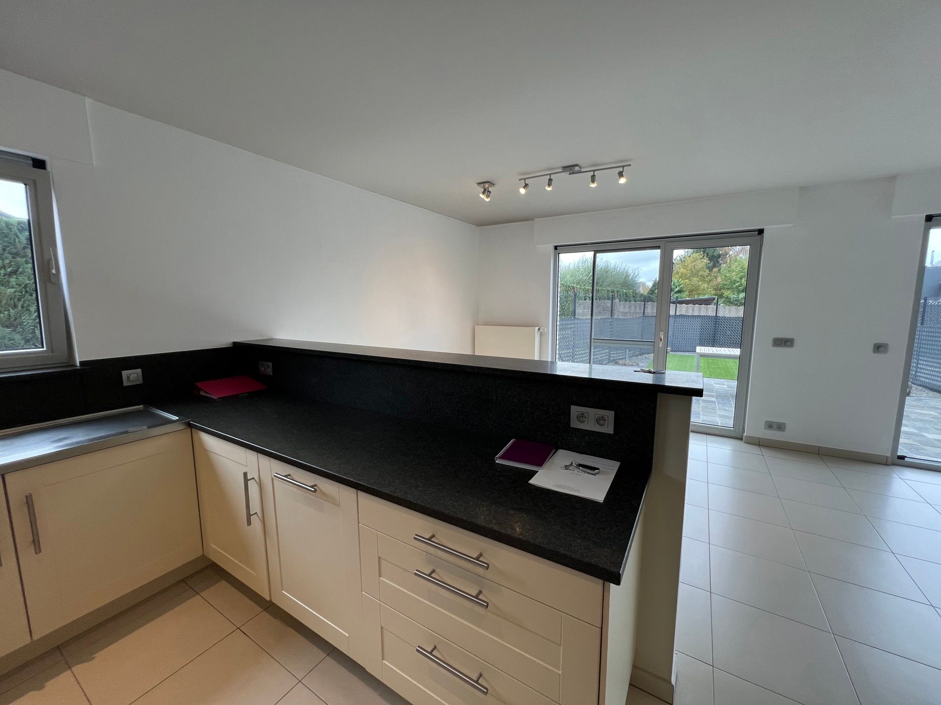 Super goed gelegen en prachtig gelijkvloers appartement foto 9