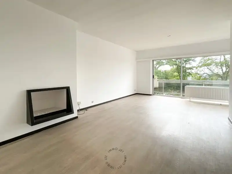 Instapklaar appartement met twee slaapkamers, terras en autostaanplaats in hartje Beveren foto 3