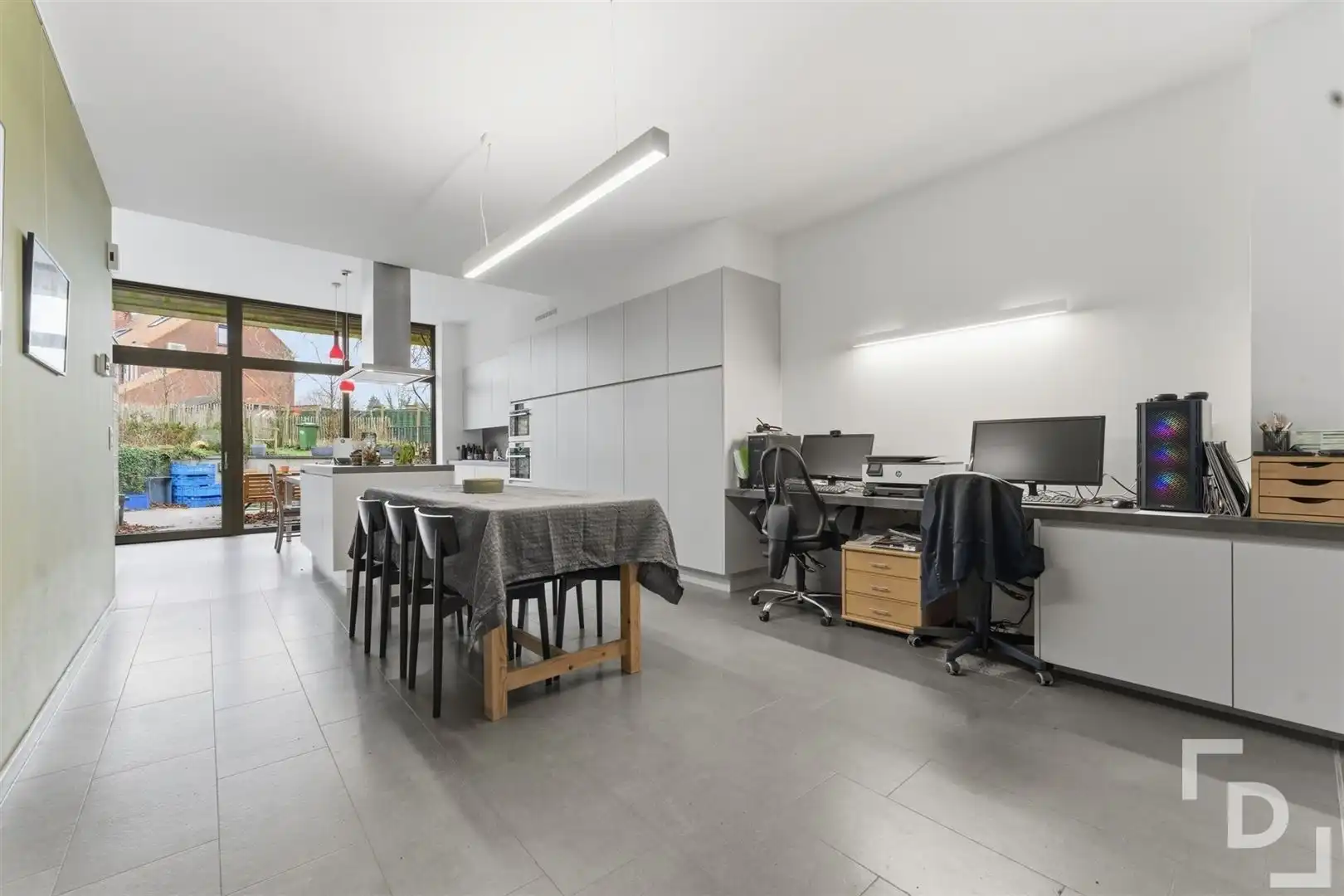 Gerenoveerde woning met huislift op toplocatie in Ieper. foto 4