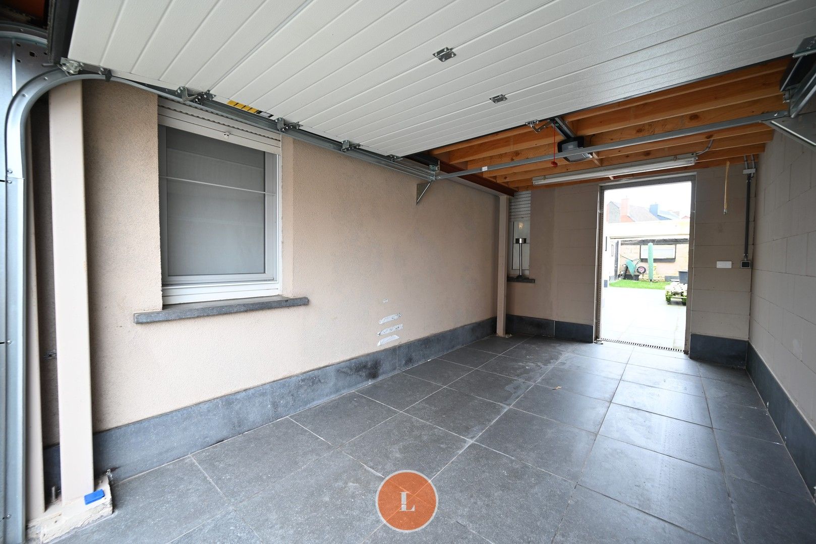 Instapklare woning met 4 slaapkamers en garage! foto 19