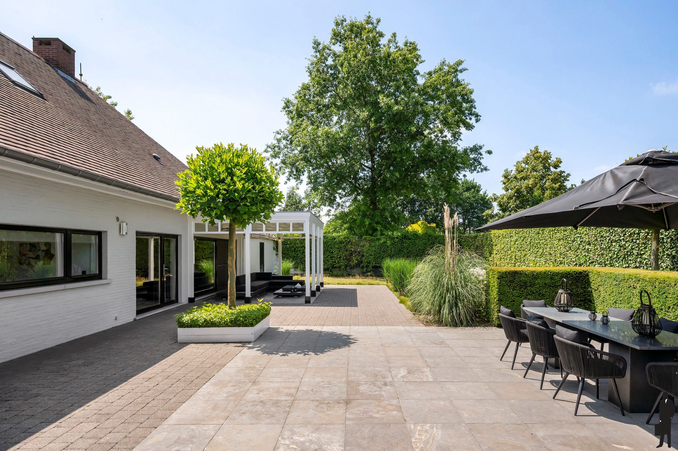 Tijdloze villa op perceel van ca. 1287 m².  foto 30