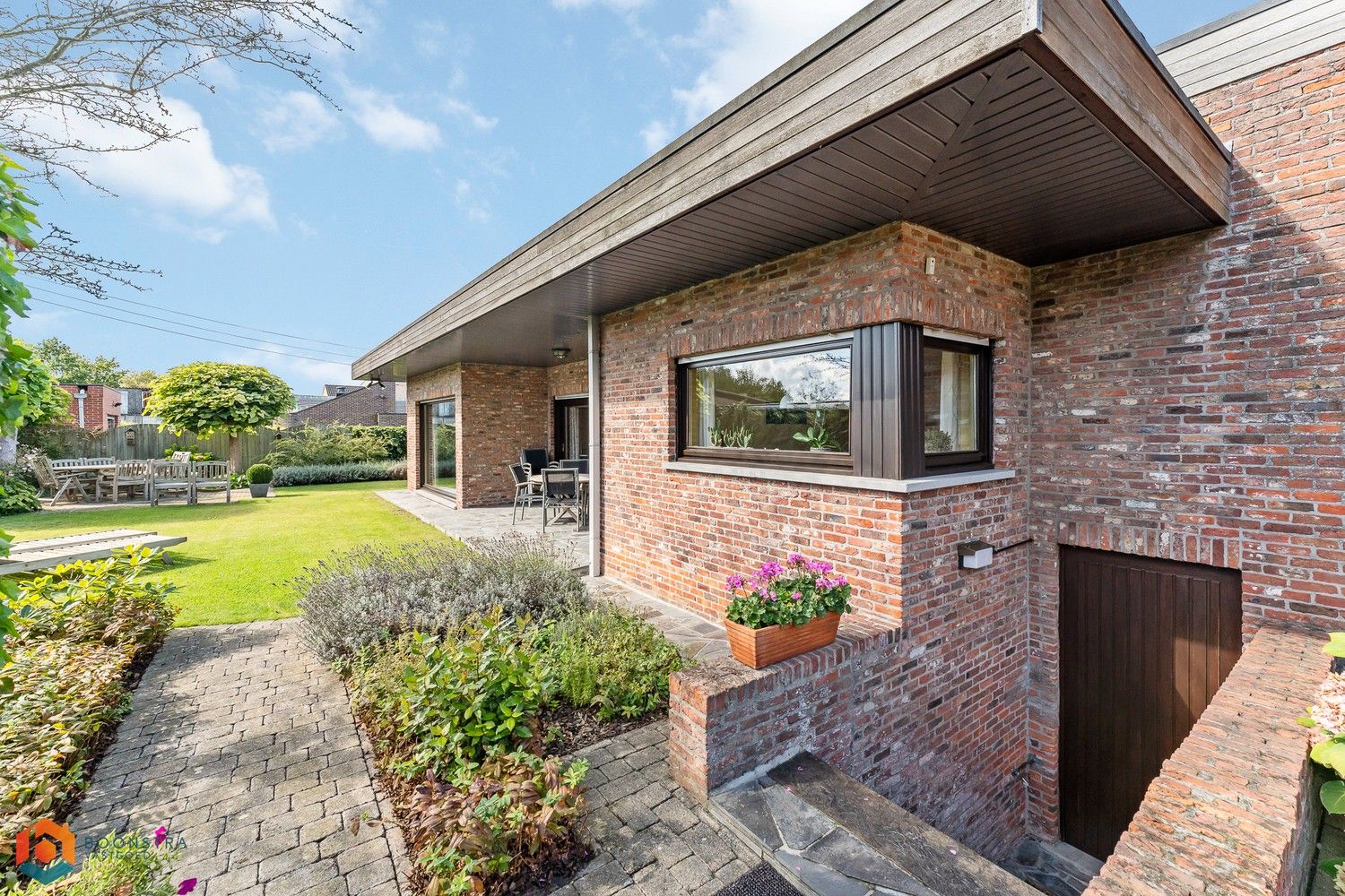 Architecturale Woning met 3 Slaapkamers in groene Omgeving foto 2