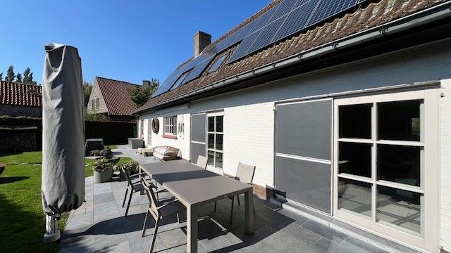 Charmante gerenoveerde villa met veel potentieel foto 22