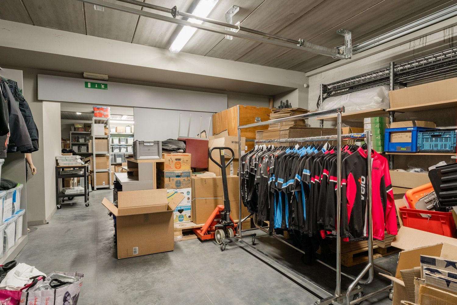 COMMERCIEEL GEBOUW foto 29