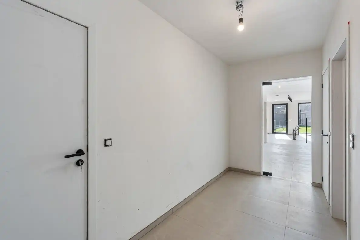 TE KOOP – Ruim nieuwbouw gelijkvloers appartement met tuin en garage in het centrum van Helchteren foto 4