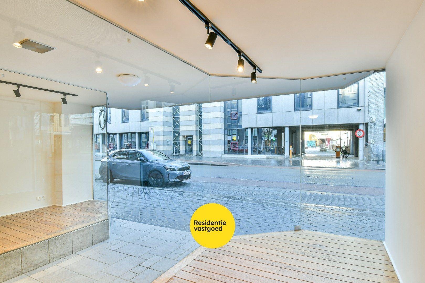 Gelijkvloerse handelsruimte op toplocatie te Oostende foto 3