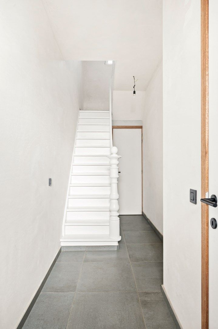 RECENT GERENOVEERDE WONING (2024) MET 3 SLPKS, RUIME TUIN EN MOGELIJKHEID DUBBELE GARAGE foto 9
