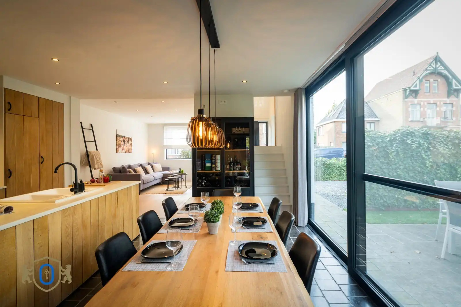 Halfopen 3-slpkr woning met tuin & carport foto 8