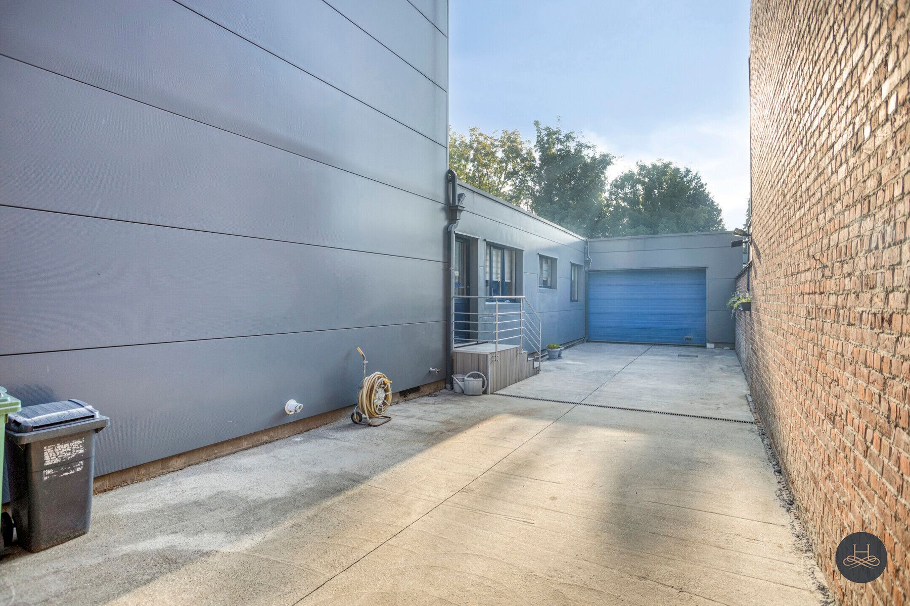 Karaktervolle gezinswoning met tuin en royale garage foto 3