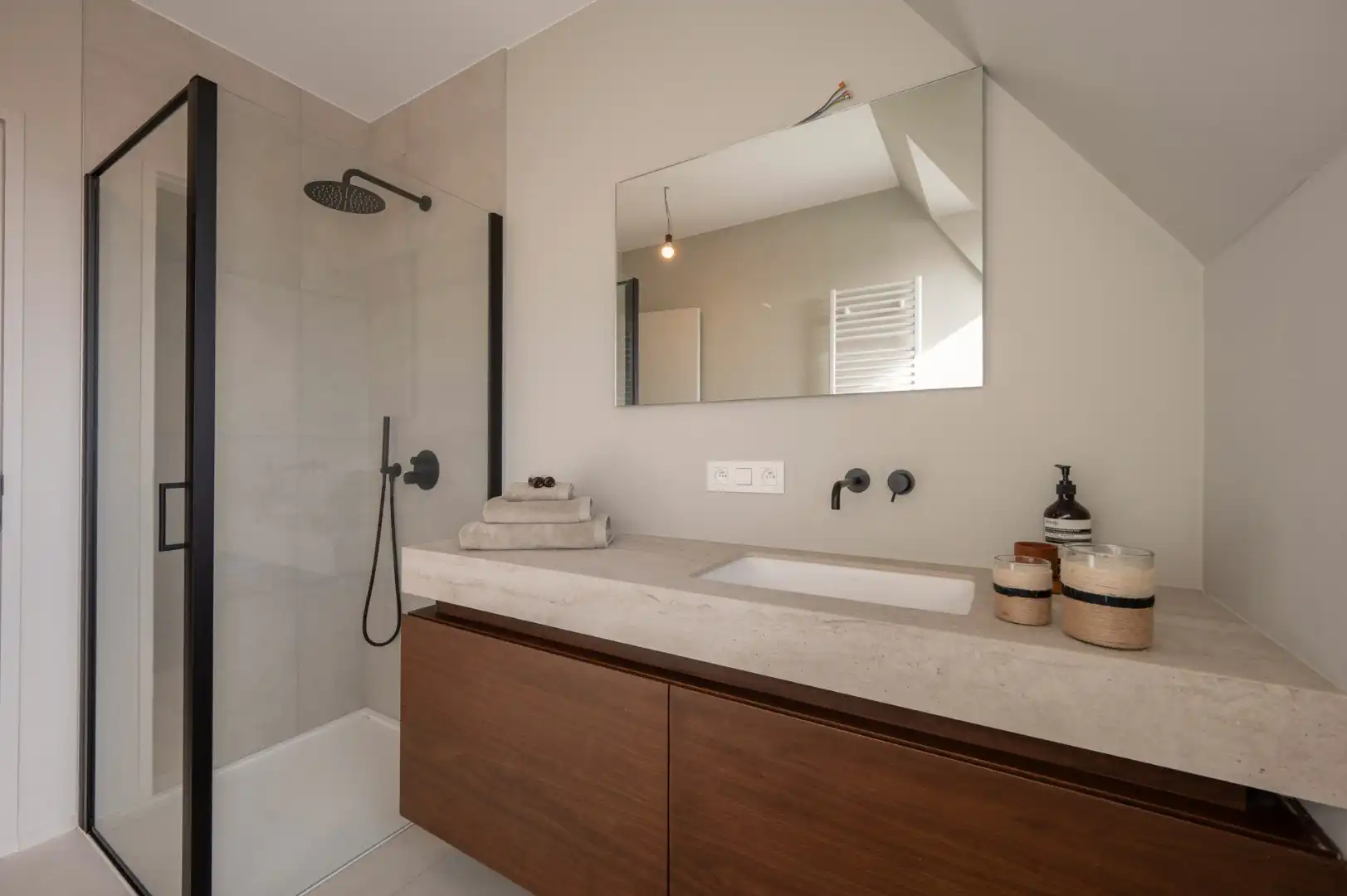 Nieuwbouwwoning ideaal gelegen aan Duinenwater foto 18