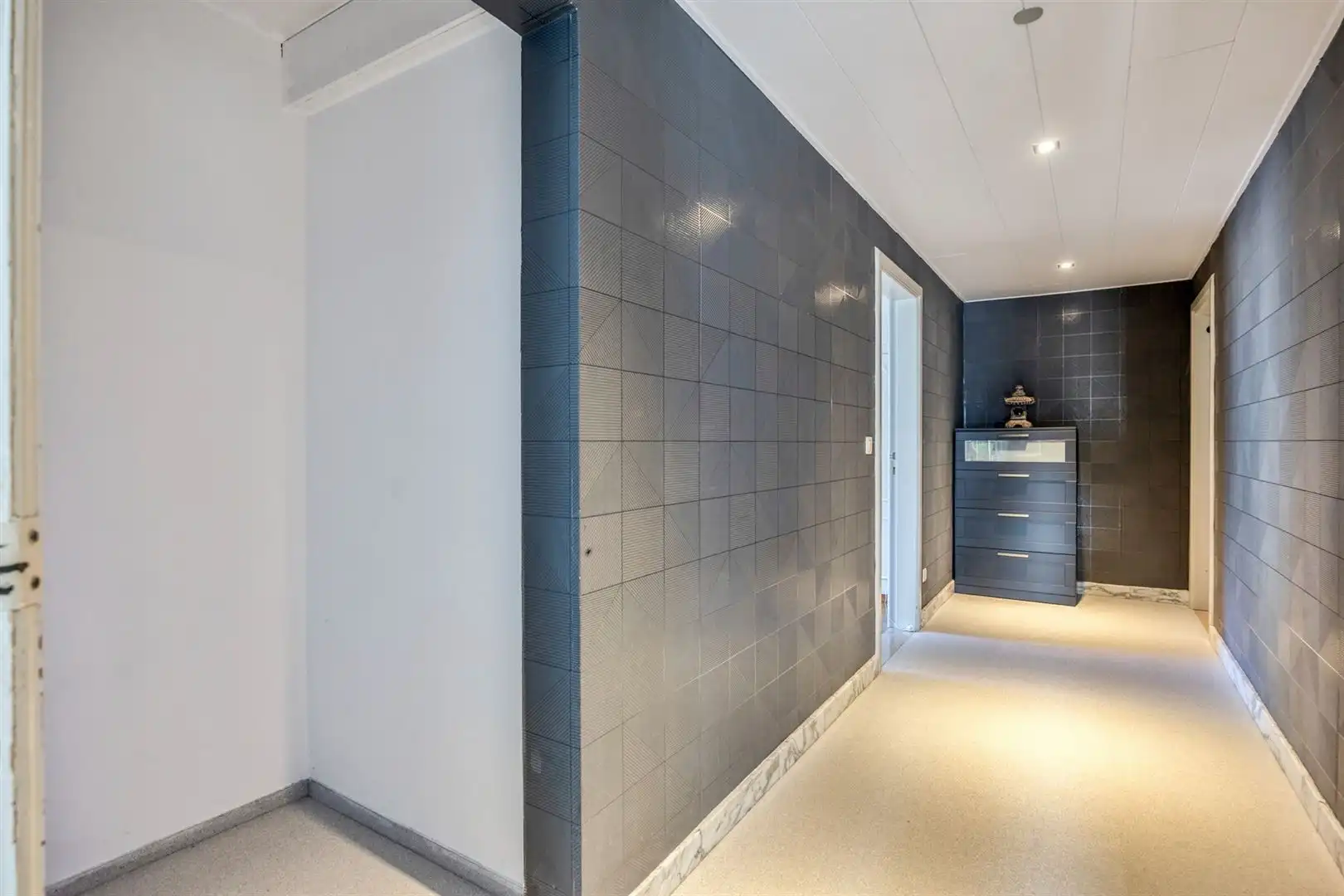 TE KOOP: Gerenoveerd appartement met 2 slaapkamers, terras en garage te Heusden! foto 11