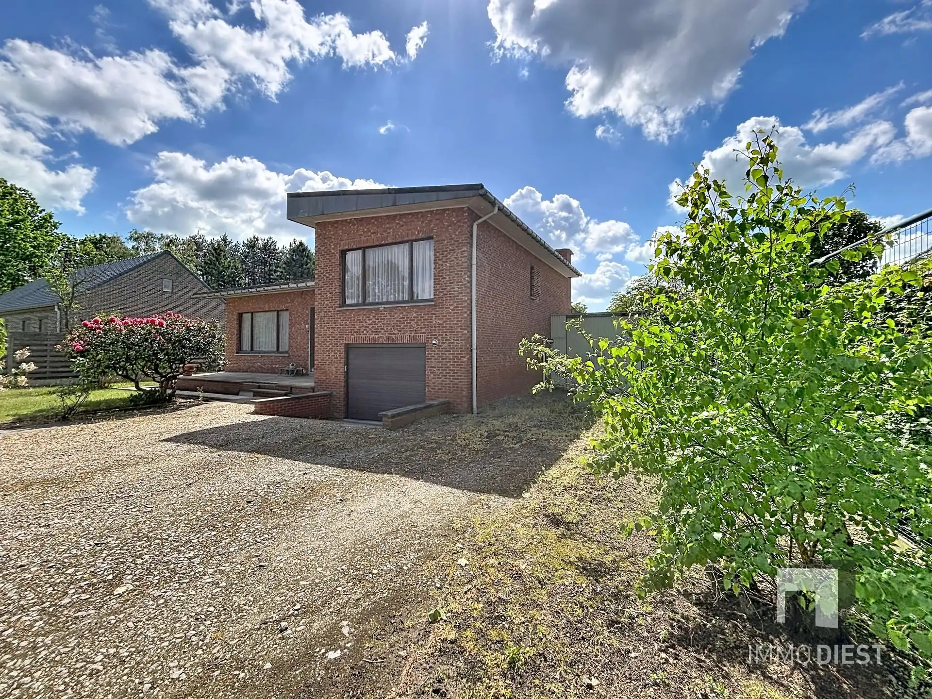 Gezinswoning op mooie locatie op 8,60are foto 4