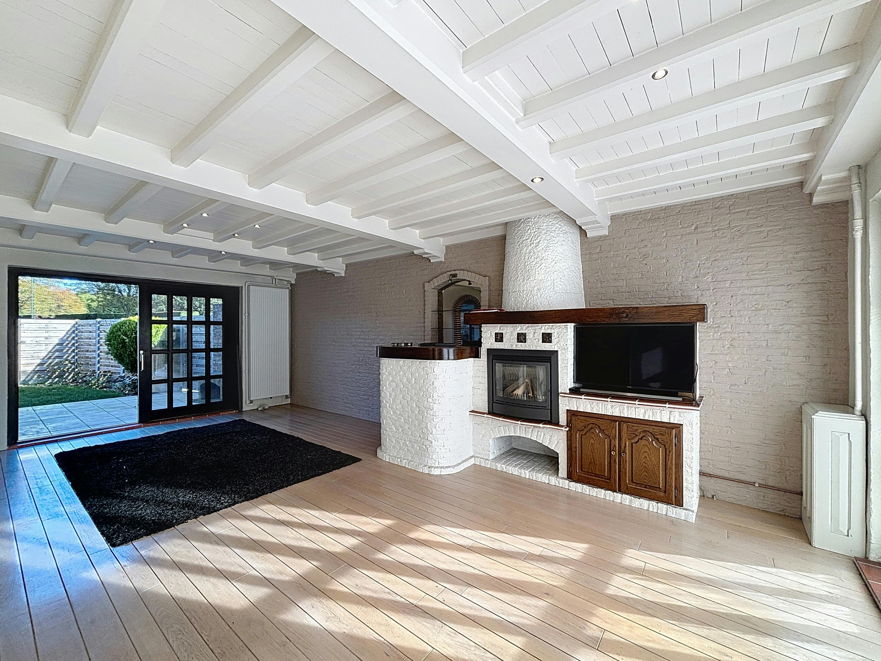 Huis met 2-3 slaapkamers, garage en loods in Assebroek  foto 3