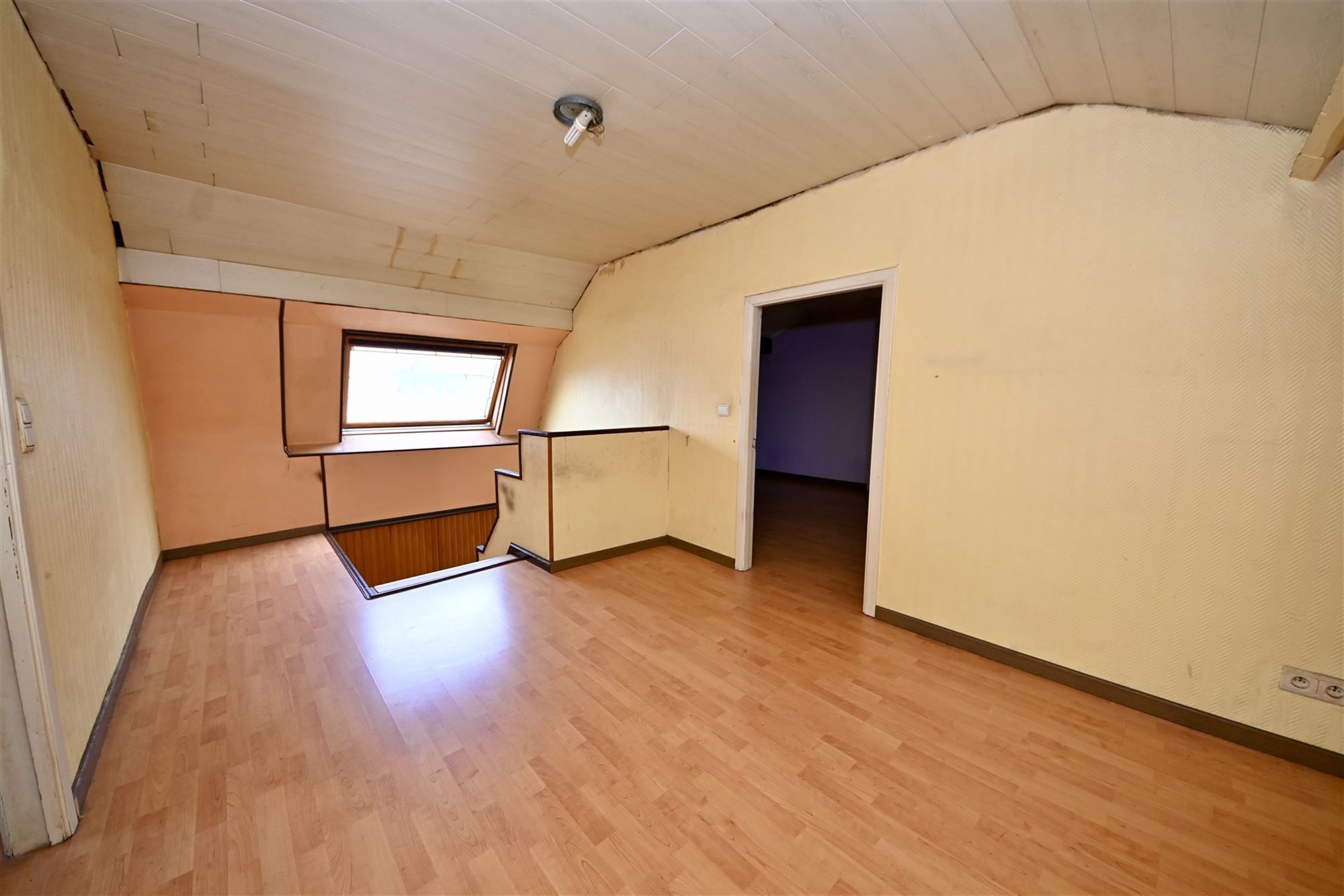 Te renoveren woning met 2 slaapkamers en tuin.  foto 12