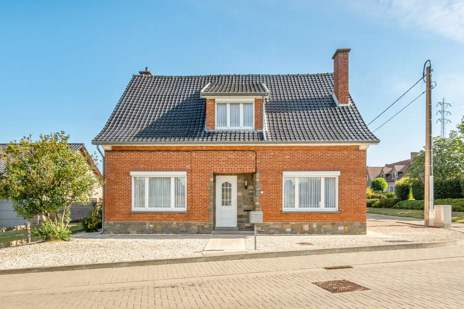 Gezinswoning met 3 slaapkamers, garage en leuke tuin in landelijke omgeving te Bunsbeek foto 2