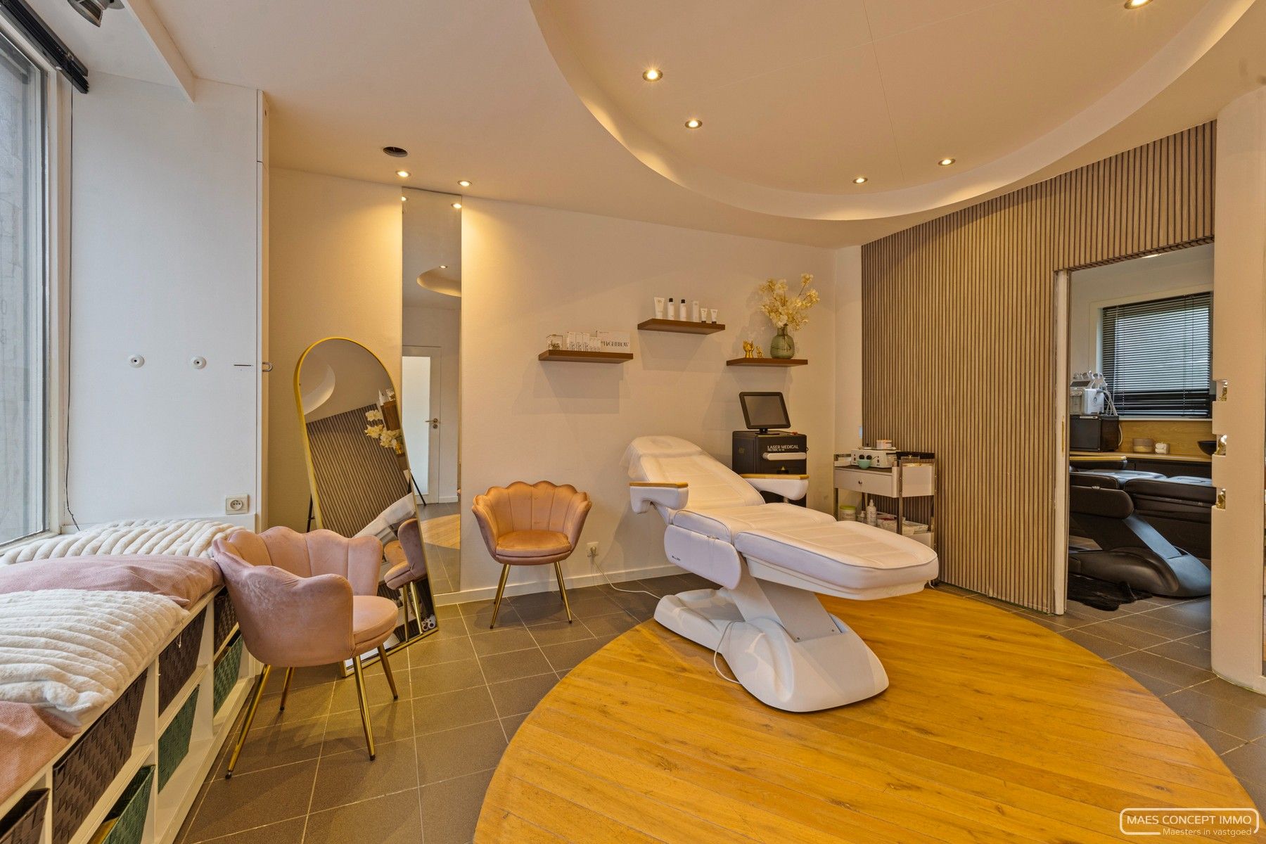 Te koop handelspand met appartement boven in centrum Desselgem foto 3
