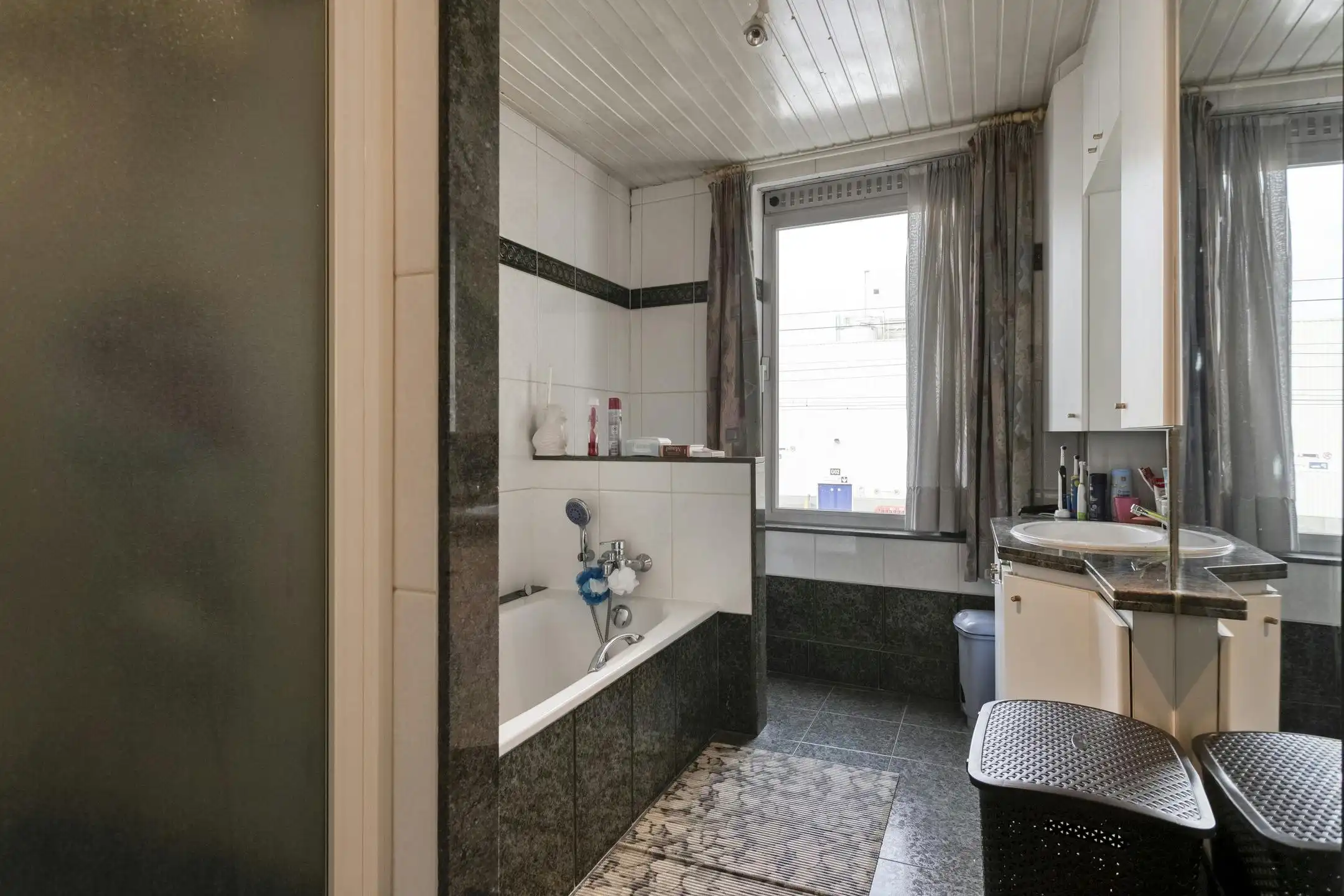 Instapklaar huis te koop nabij het centrum van Izegem. foto 5