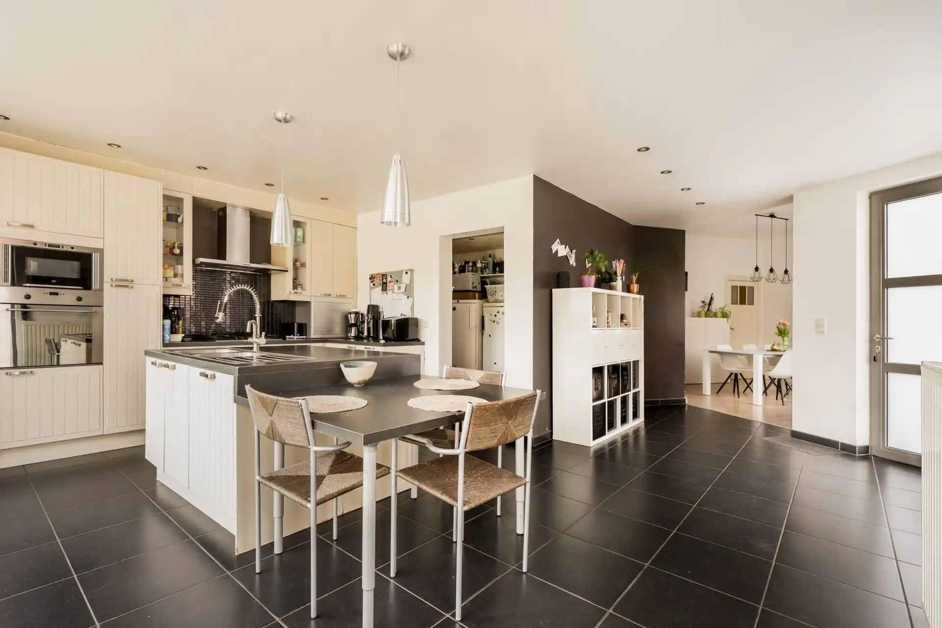 Ruime gezinswoning met karakter en prachtige tuin! foto 10