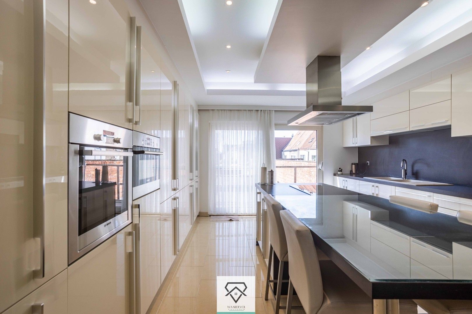 Ruim handelshuis met duplexappartement en twee handelsruimtes te koop foto 19