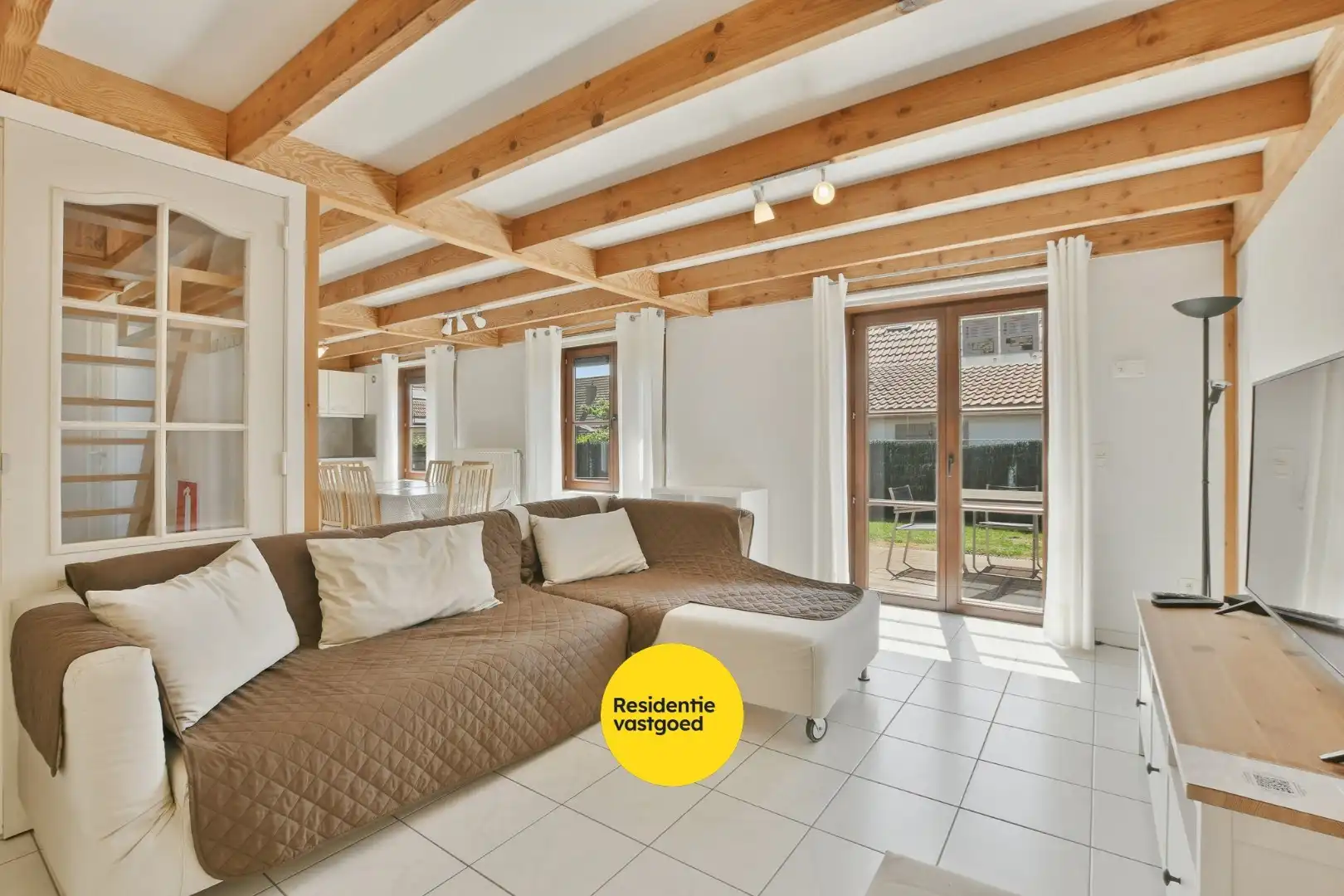 Instapklaar en gemeubeld vissershuisje met tuin en staanplaats in Harendijke! foto 6
