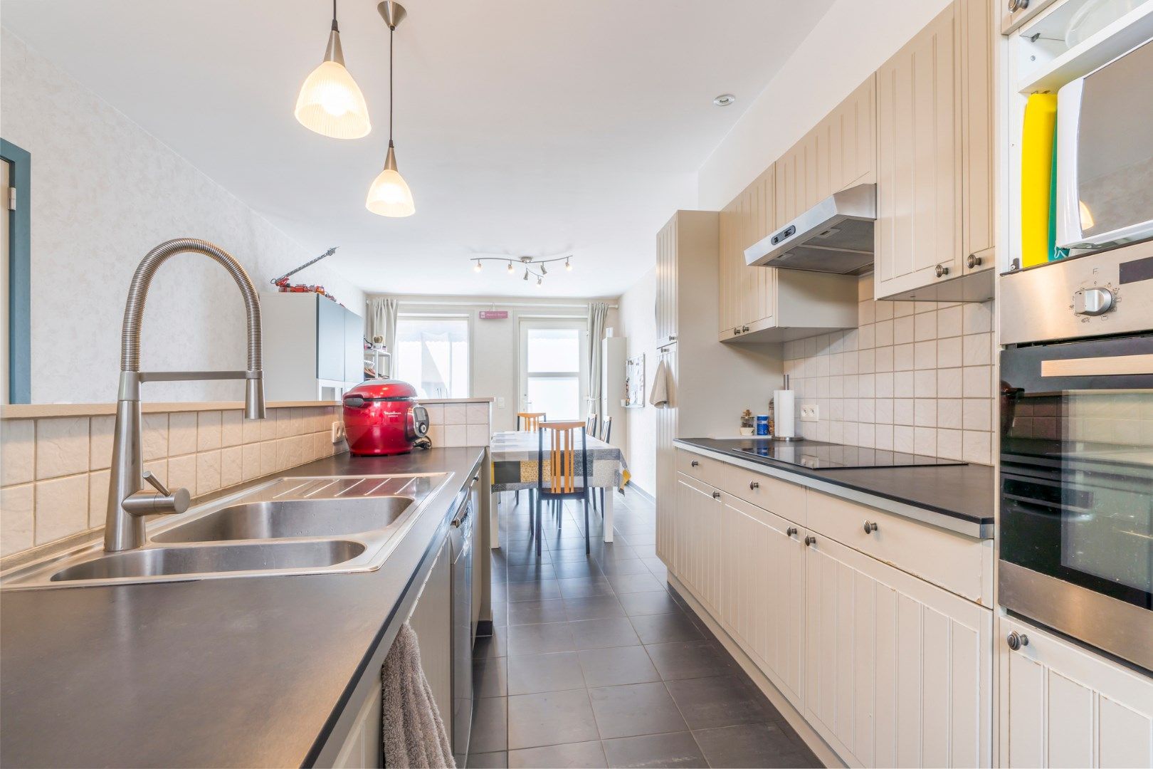 ROESBRUGGE -  Instapklare,  energiezuinige woning voorzien van 4 slaapkamers en zonnige tuin! foto 5