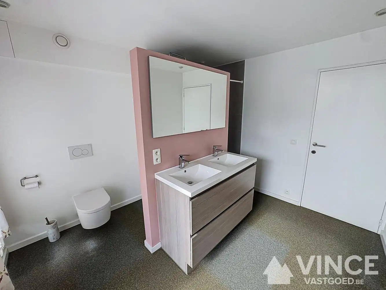 Lichtrijk appartement met uniek zicht op de vaart en ruim terras foto 10