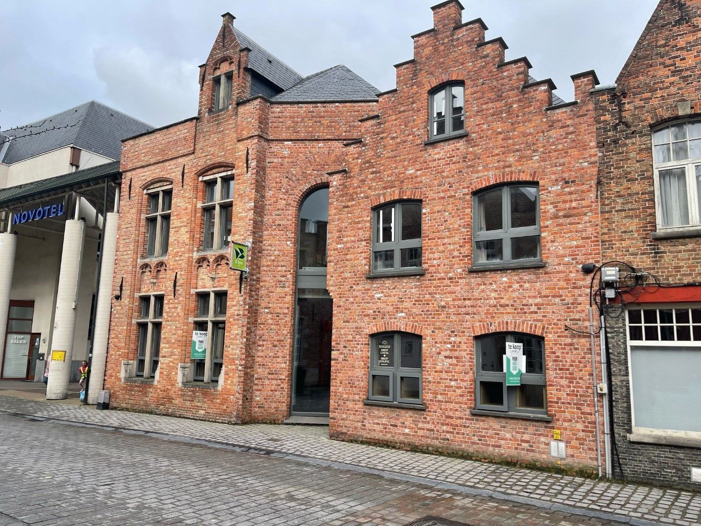 Uiterst goed gelegen winkelruimte met berging in toeristische Katelijnestraat in Brugge centrum! foto 11