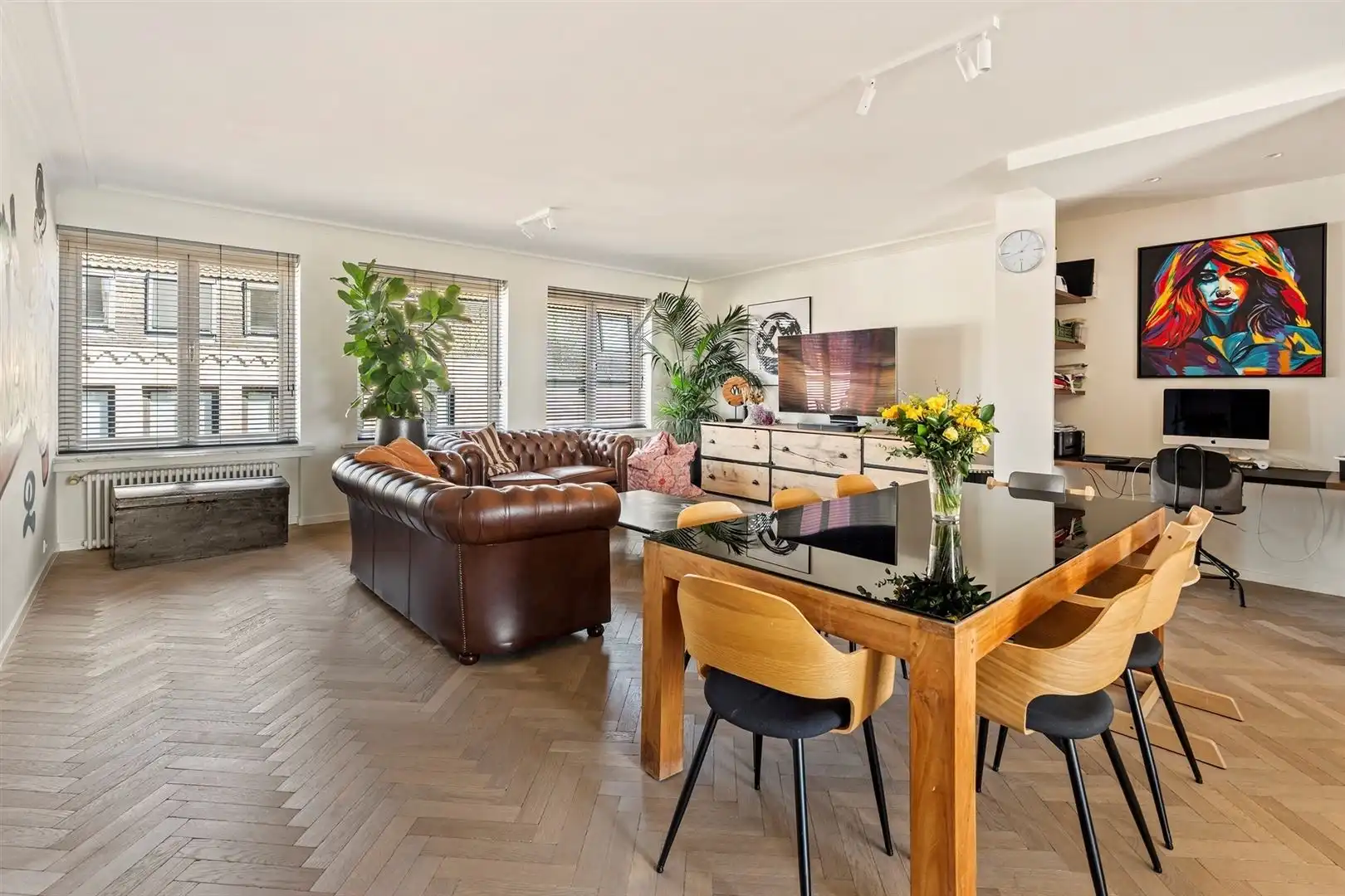 Zeer ruim appartement  foto {{pictureIndex}}