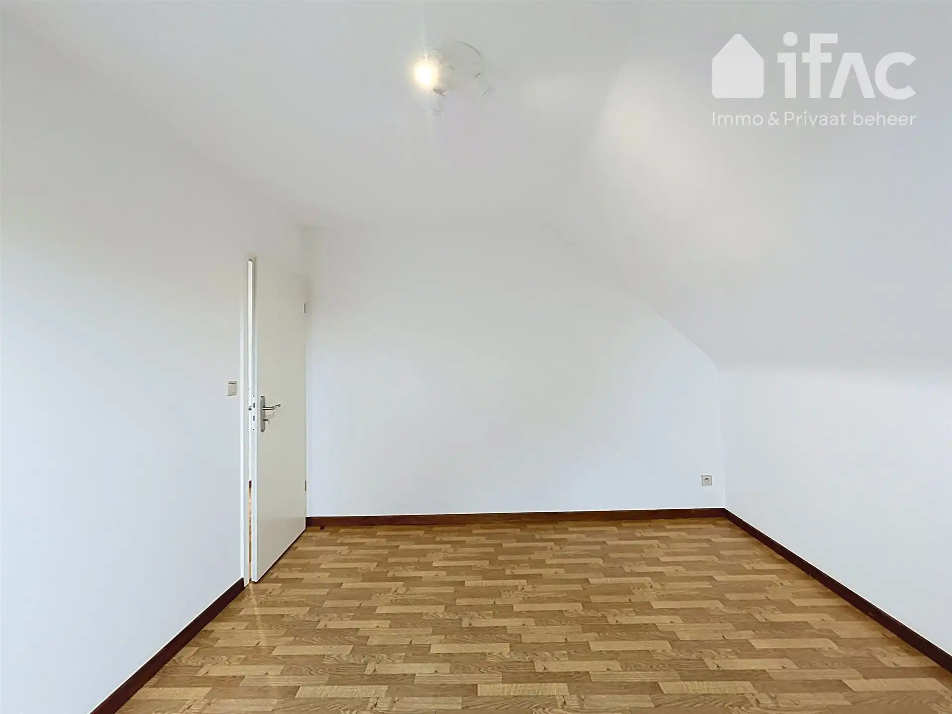 Ruime en gerenoveerde 5-Slaapkamer Villa met Tuin  foto 25