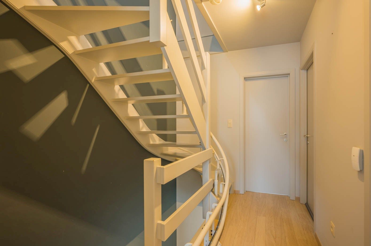 Recente driegevel in uiterst aangename woonwijk. foto 10