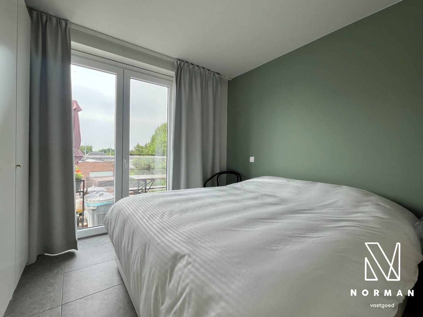 Dit modern afgewerkt appartement bevindt zich op de tweede verdieping van een recente residentie. foto 8