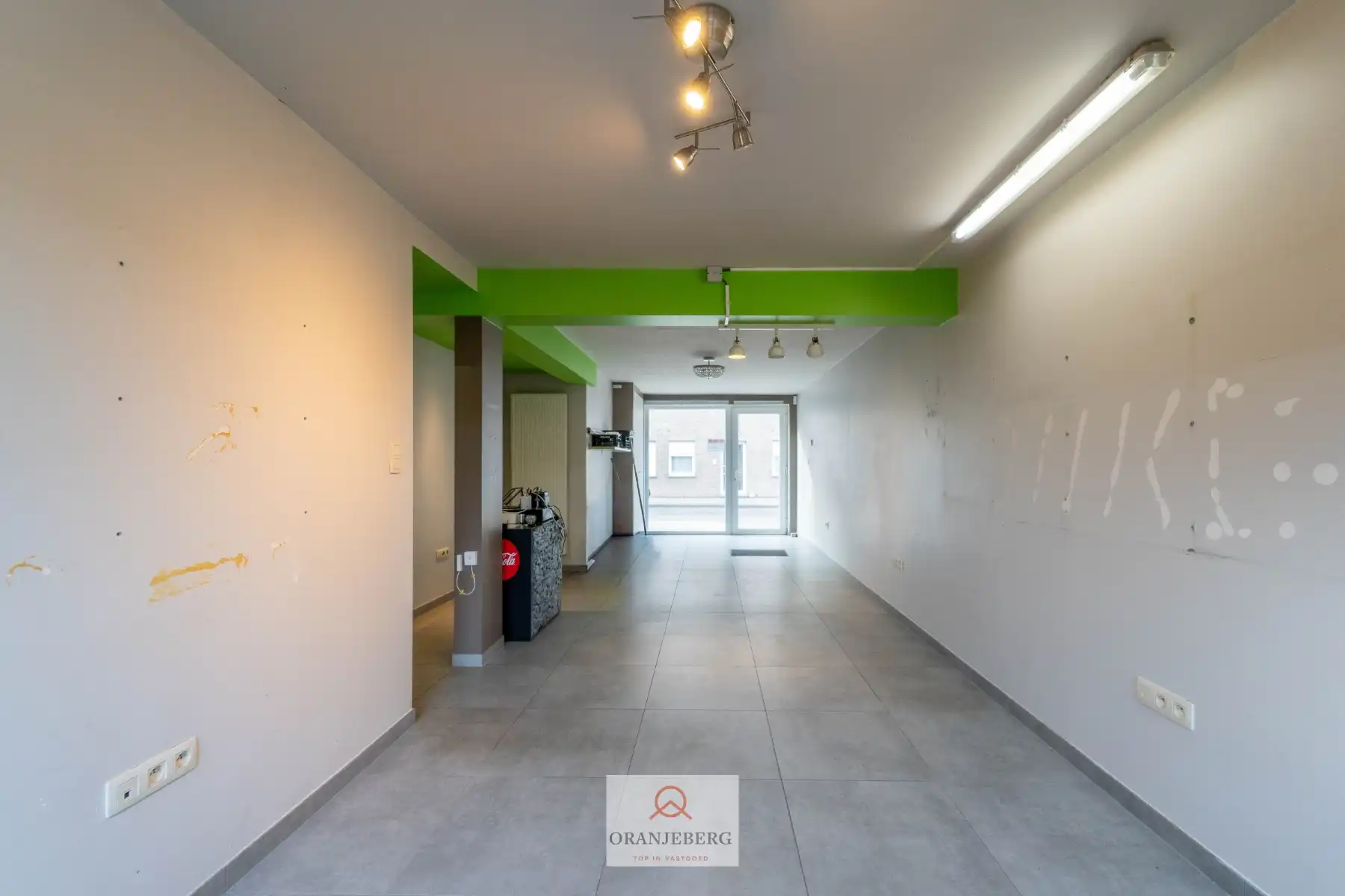 Compact handelspand met buitenruimte in centrum Drongen TE HUUR foto 8