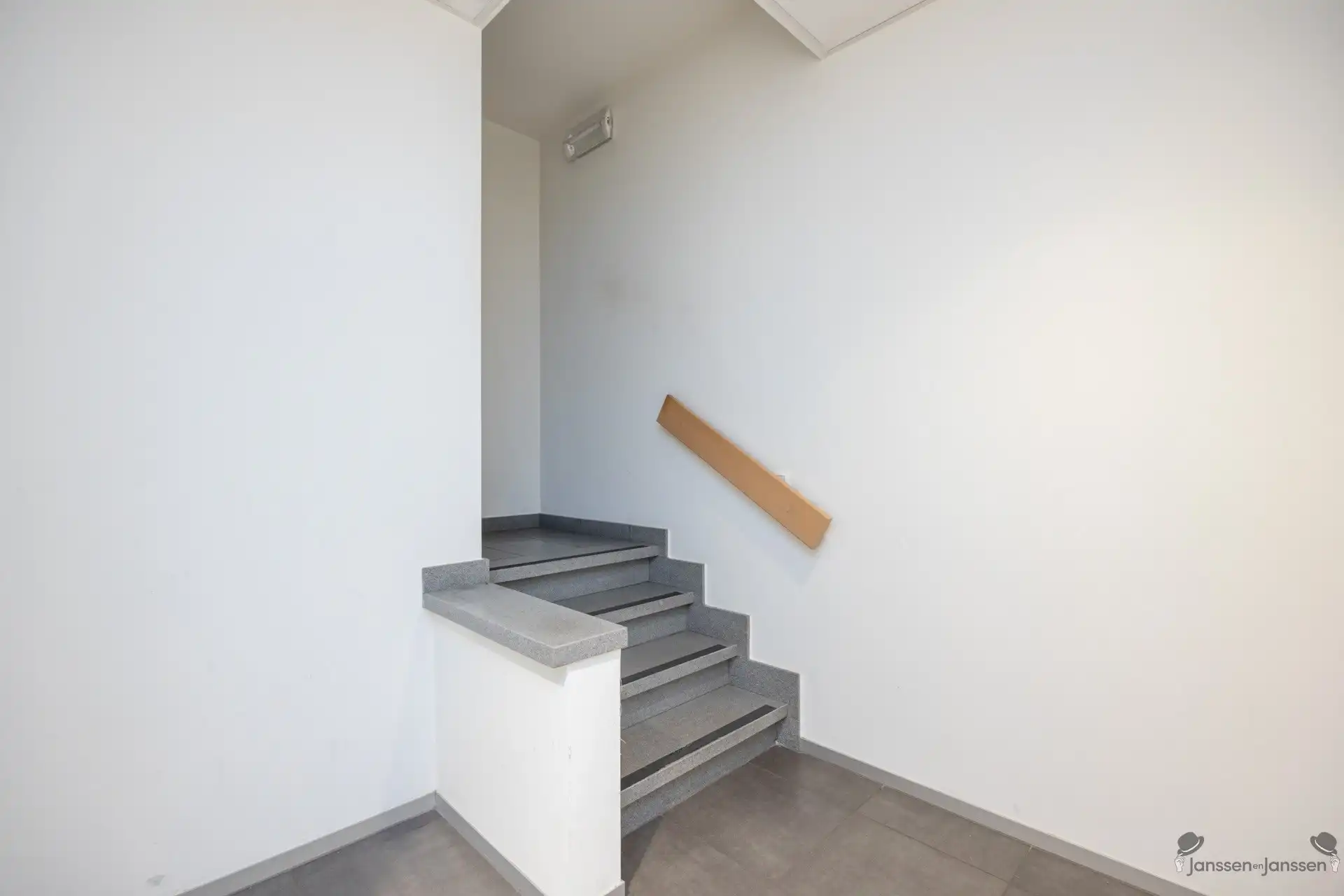 Commercieel gebouw met parkeergelegenheid! foto 24