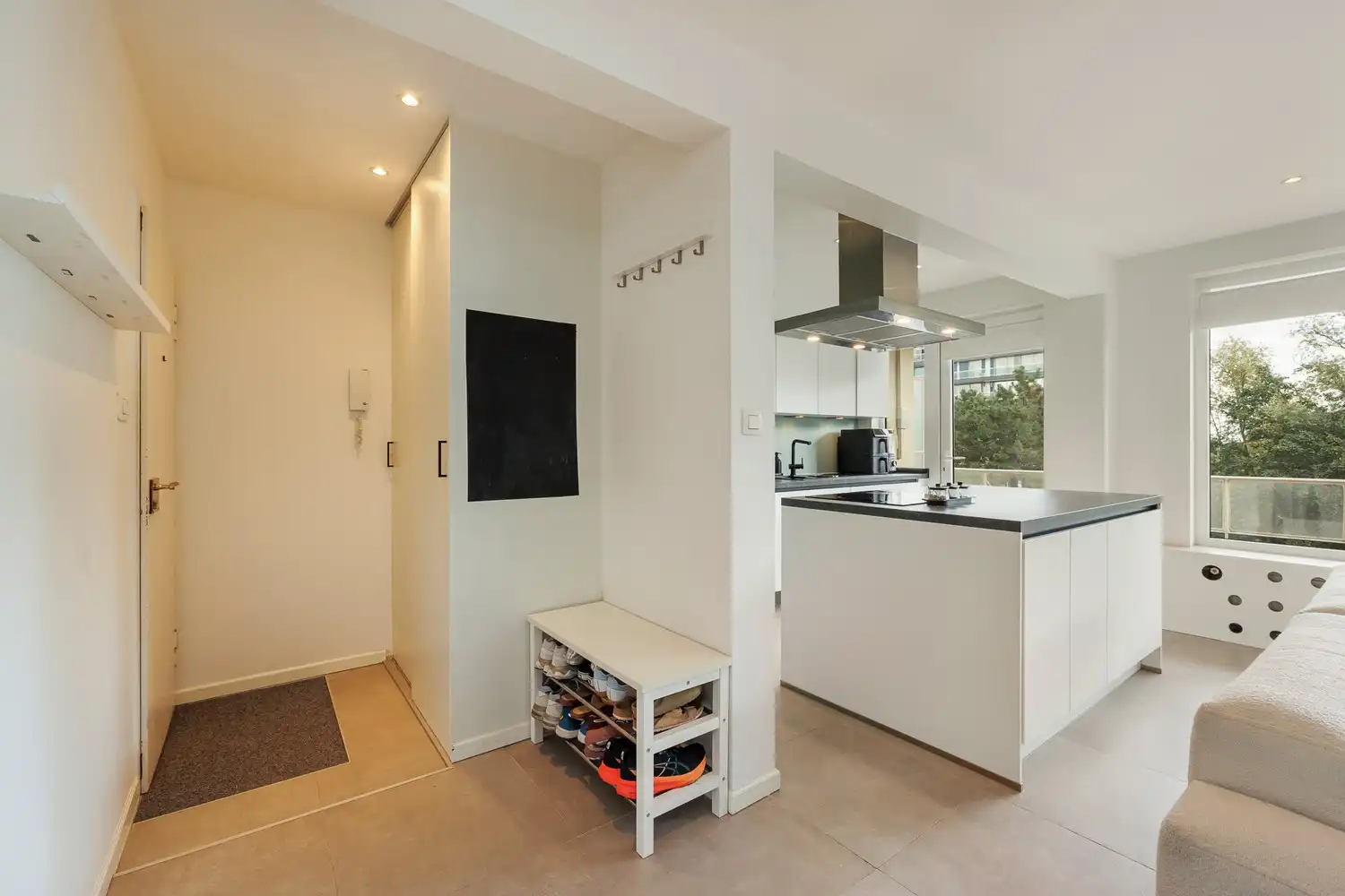 Lichtrijk 2-slaapkamerappartement met ruim terras op toplocatie in Berchem! foto 4