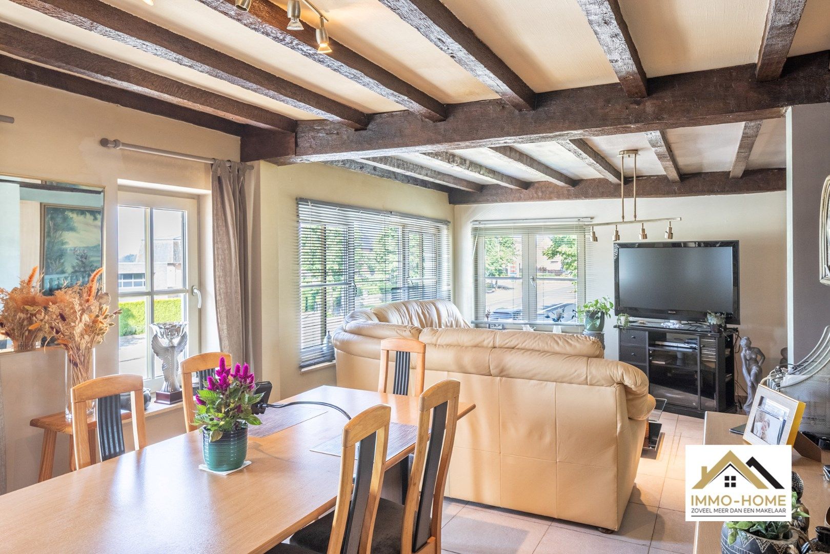 Eigendom( 2 appartementen) met loods en bijzonder veel potentieel foto 8
