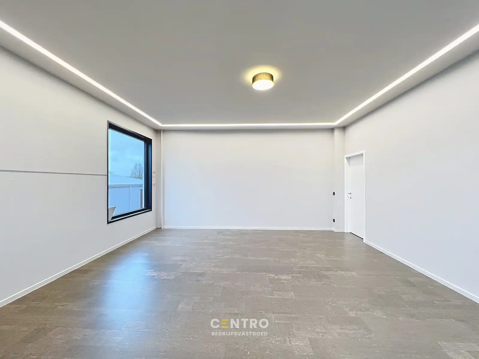 INSTAPKARE kantoorruimte met gemeenschappelijke faciliteiten (receptie, wachtzaal, parking,...) aan SCHIERVELDE! foto 9