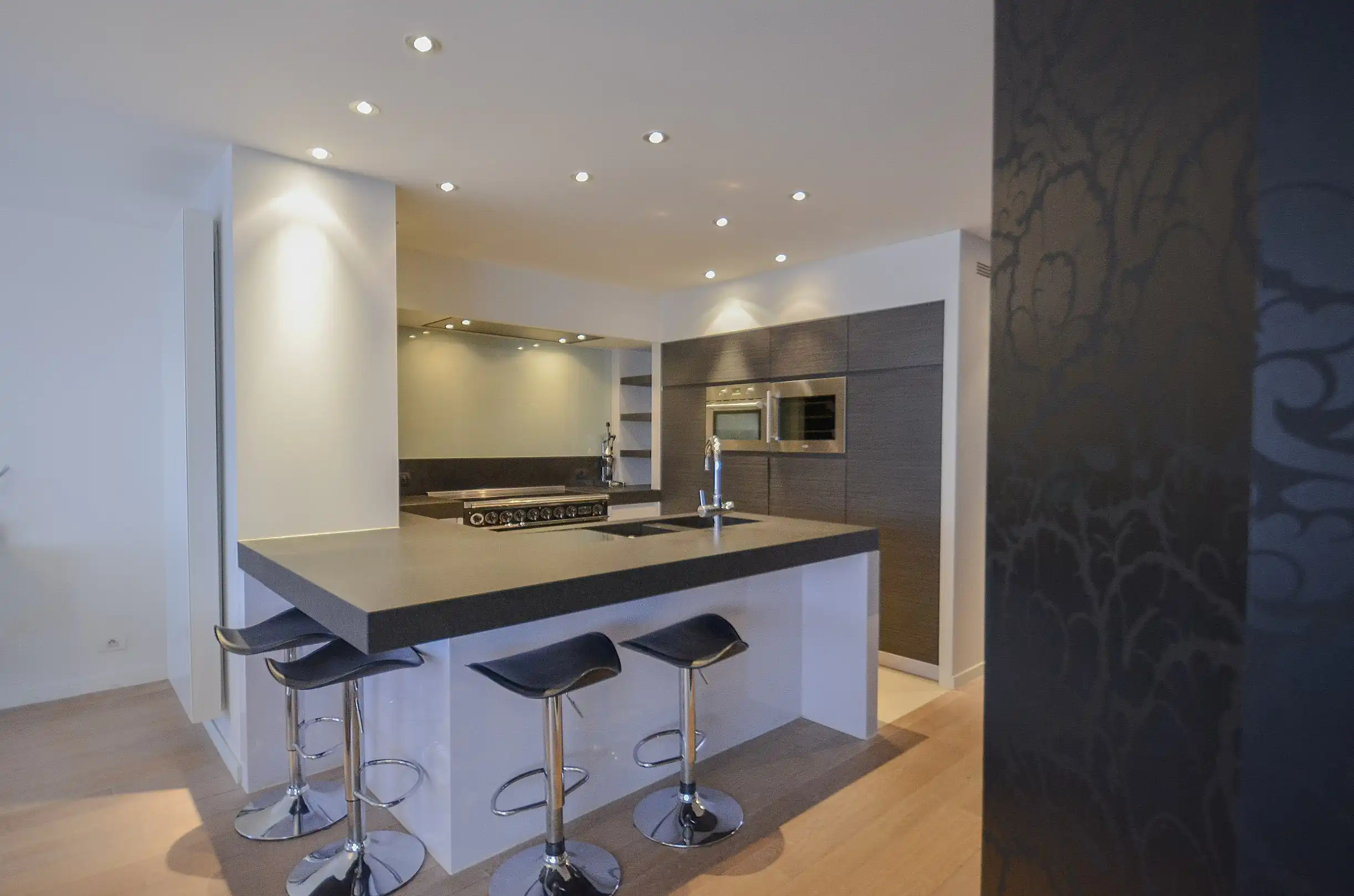 Topaanbieding – Uitzonderlijk ruim appartement in stijlvolle residentie. foto 8