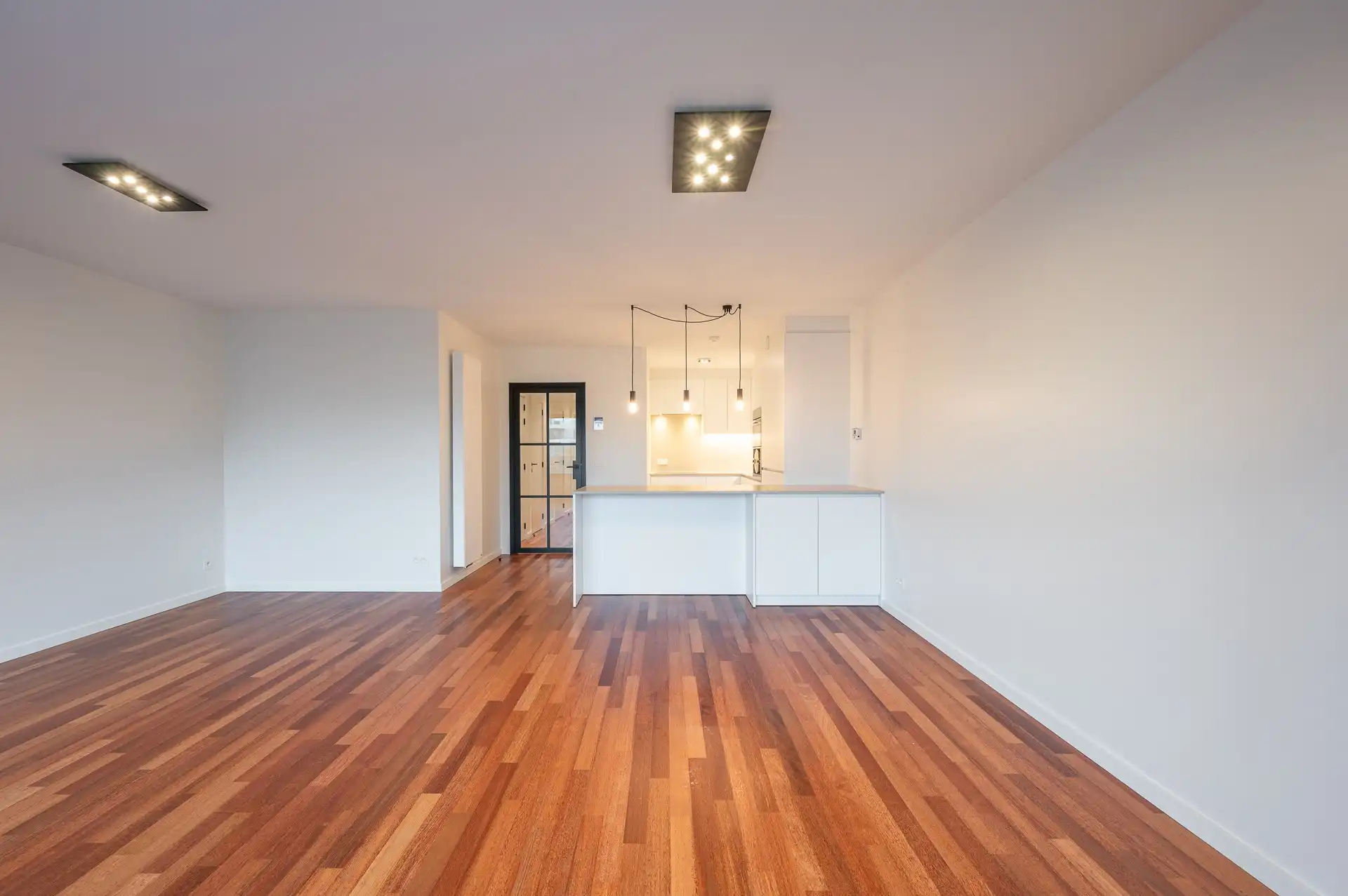 Ongemeubeld: prachtig nieuw en zonnig appartement nabij het centrum en de zeedijk! foto 3