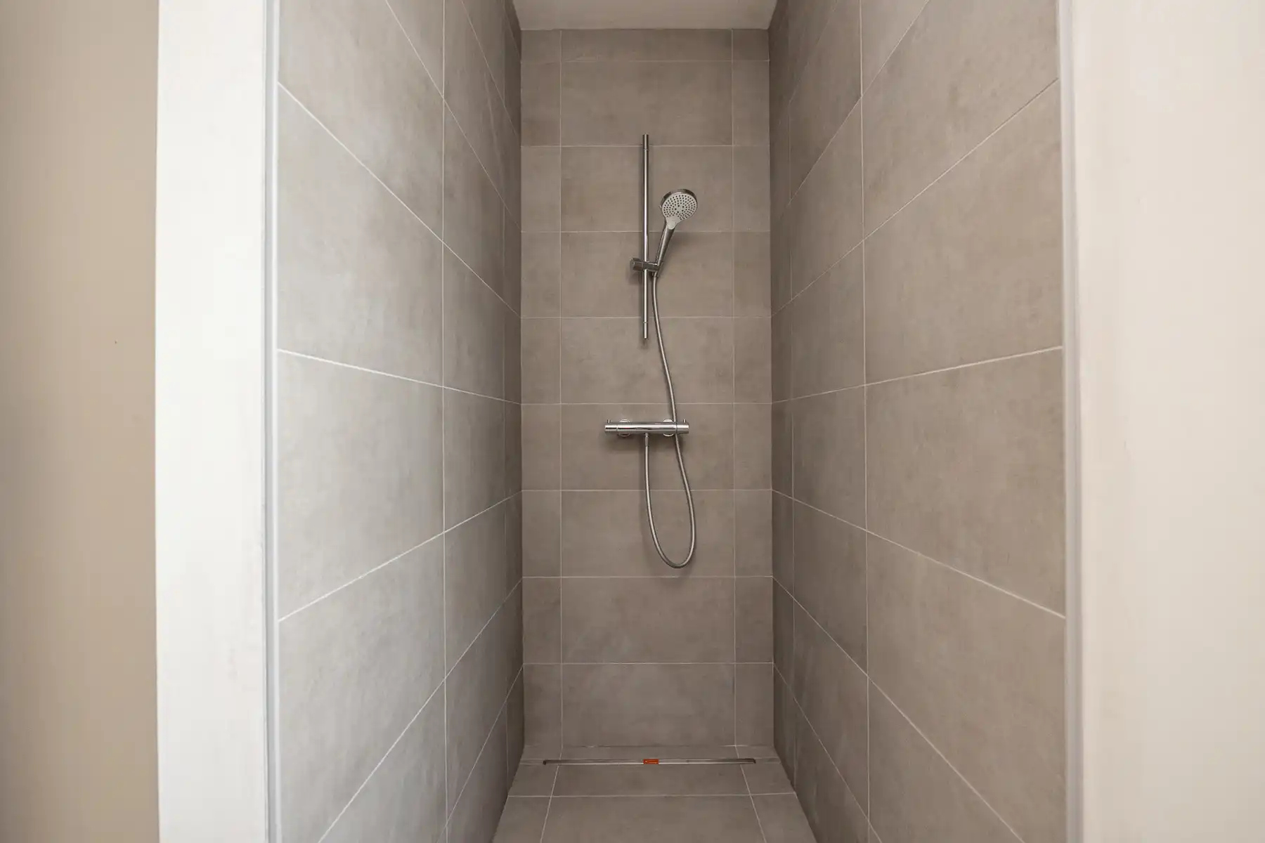 Halfopen woning met 3 slaapkamers en carport/fietsenberging op perceel van ca 320m² foto 22