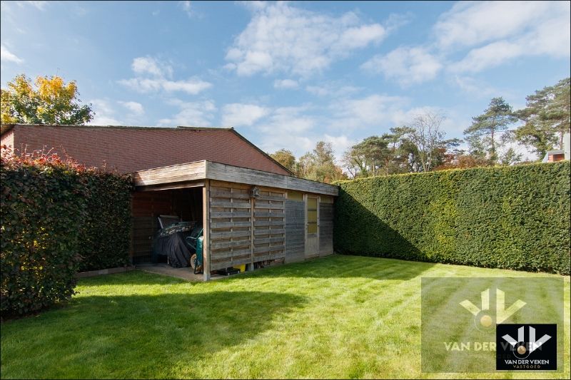 Luxueus afgewerkte en energiezuinige ruime woning met vier slaapkamers en guesthouse met tal van mogelijkheden op centrale (maar toch bosrijke!) locatie te As foto 13
