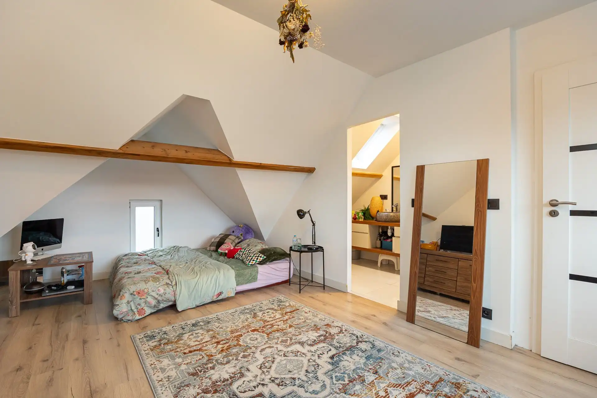 Instapklare gezinswoning met tuin in doodlopende straat! foto 14