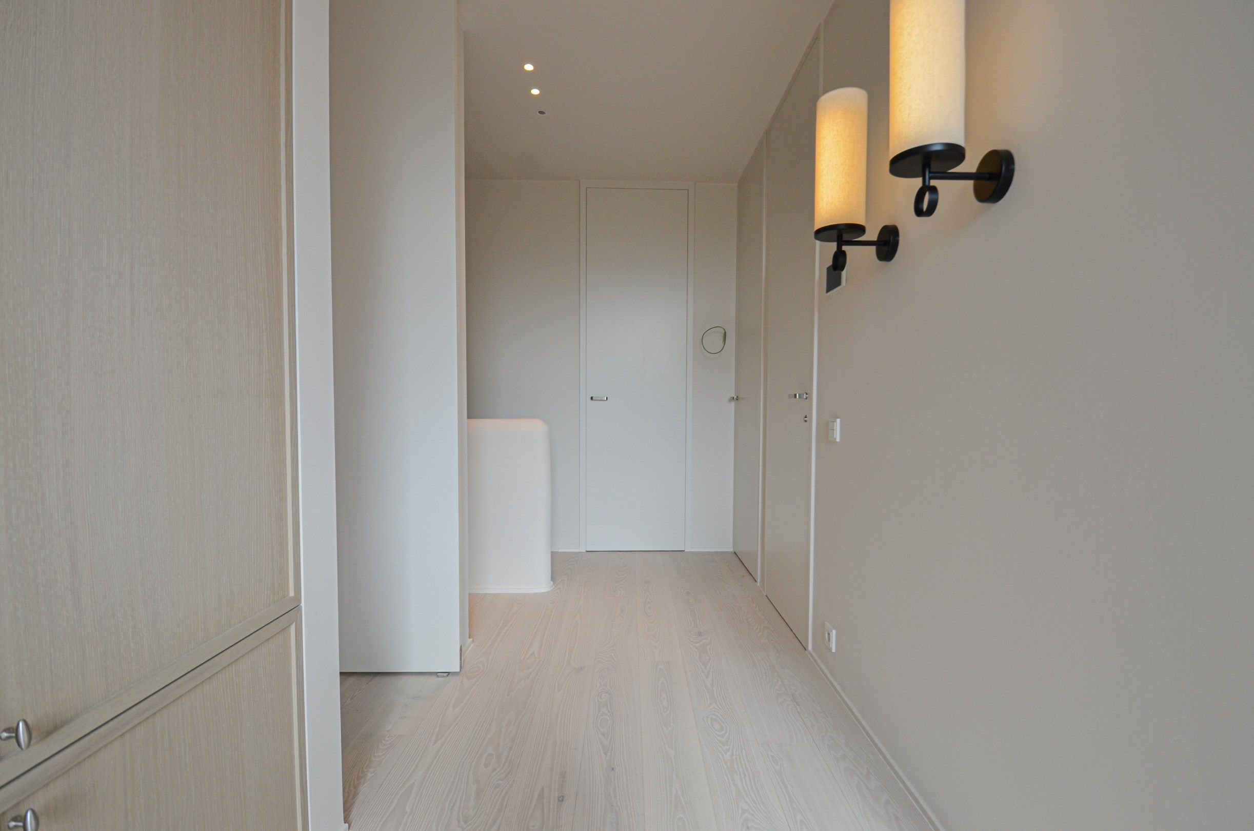 Exclusieve  nieuwbouwwoning afgewerkt met buitengewone materialen en design. foto 39