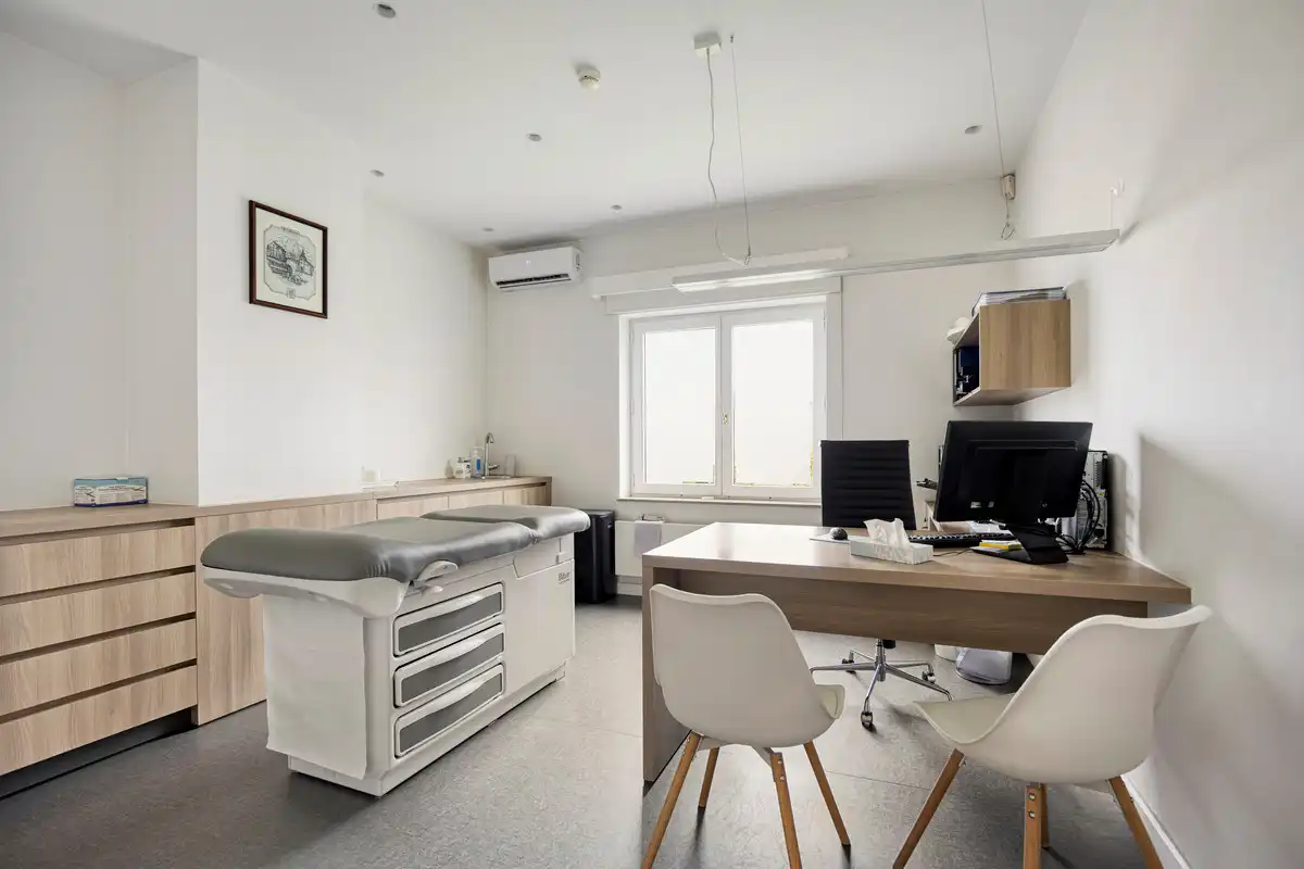 ROYALE WONING MET DOKTERSPRAKTIJK TE BILZEN HOESELT. foto 48