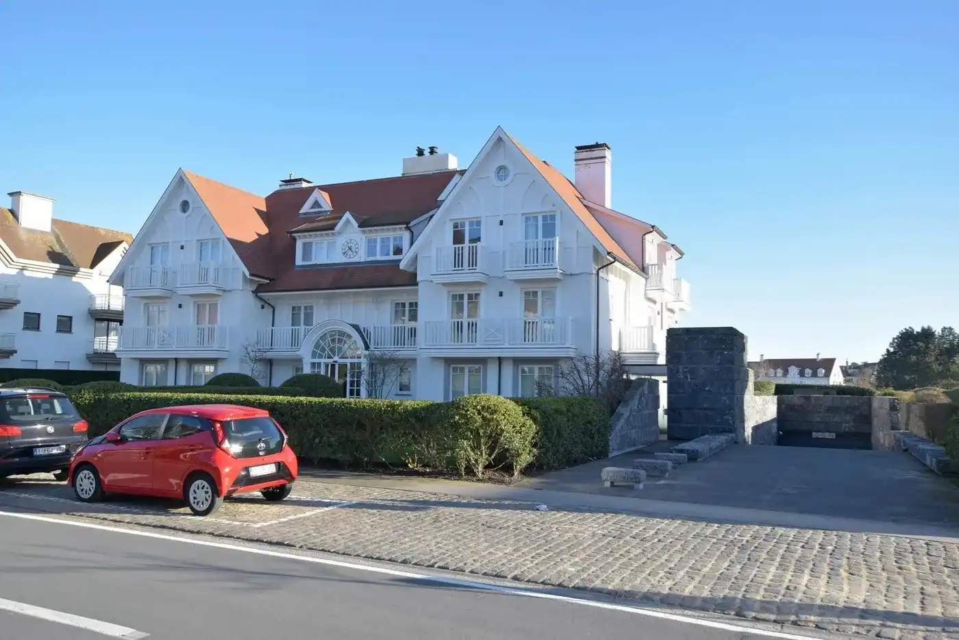 Dubbele gesloten garagebox in het Zoute tussen de Minigolf en de Kustlaan foto 3