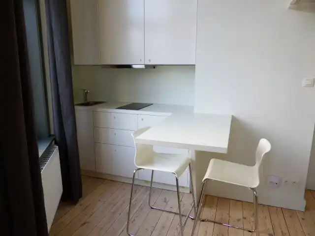 Vernieuwde gemeubelde studio foto 8