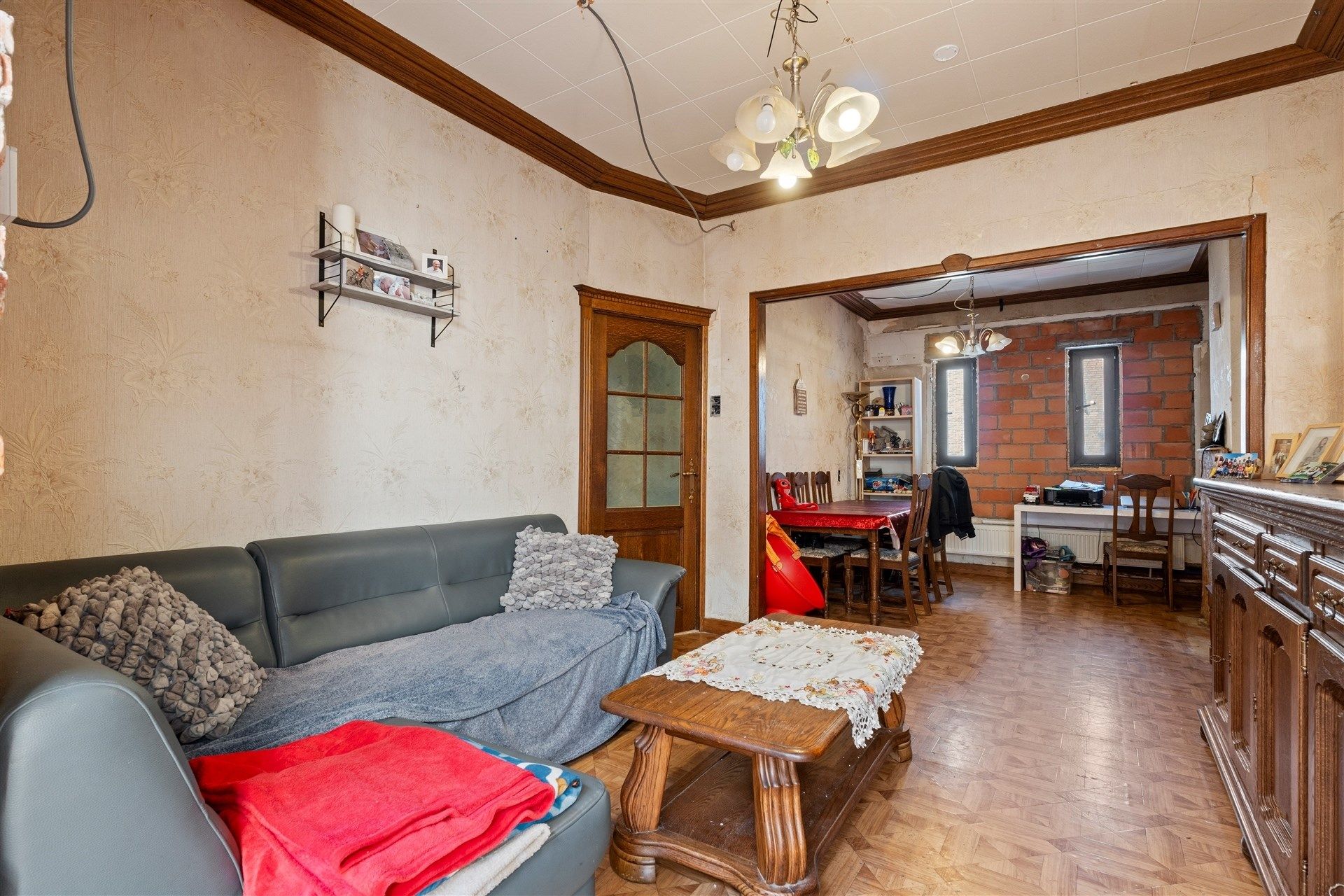 Deels gerenoveerde rijwoning te centrum Stekene foto 3