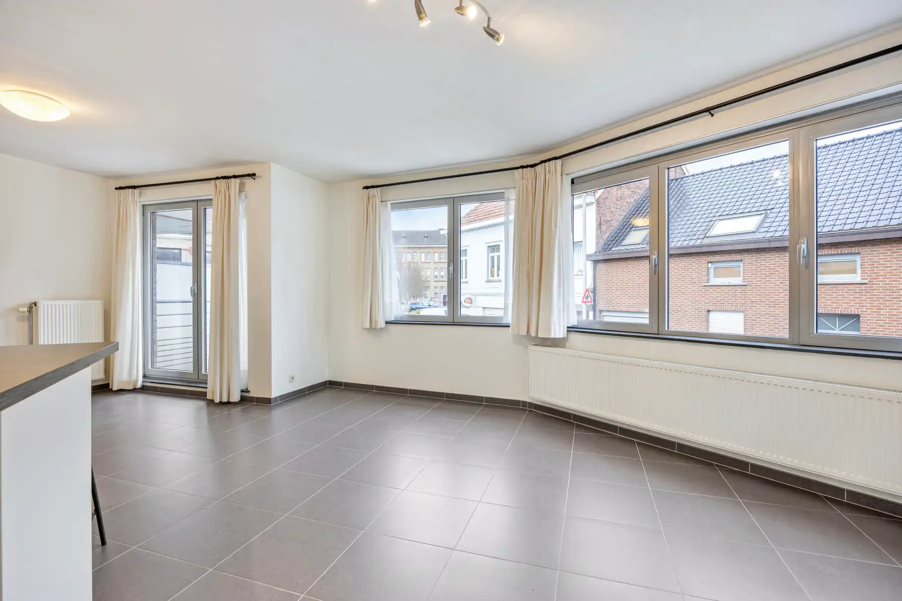 Instapklaar appartement met 2 kamers, staanplaats en terras foto 8