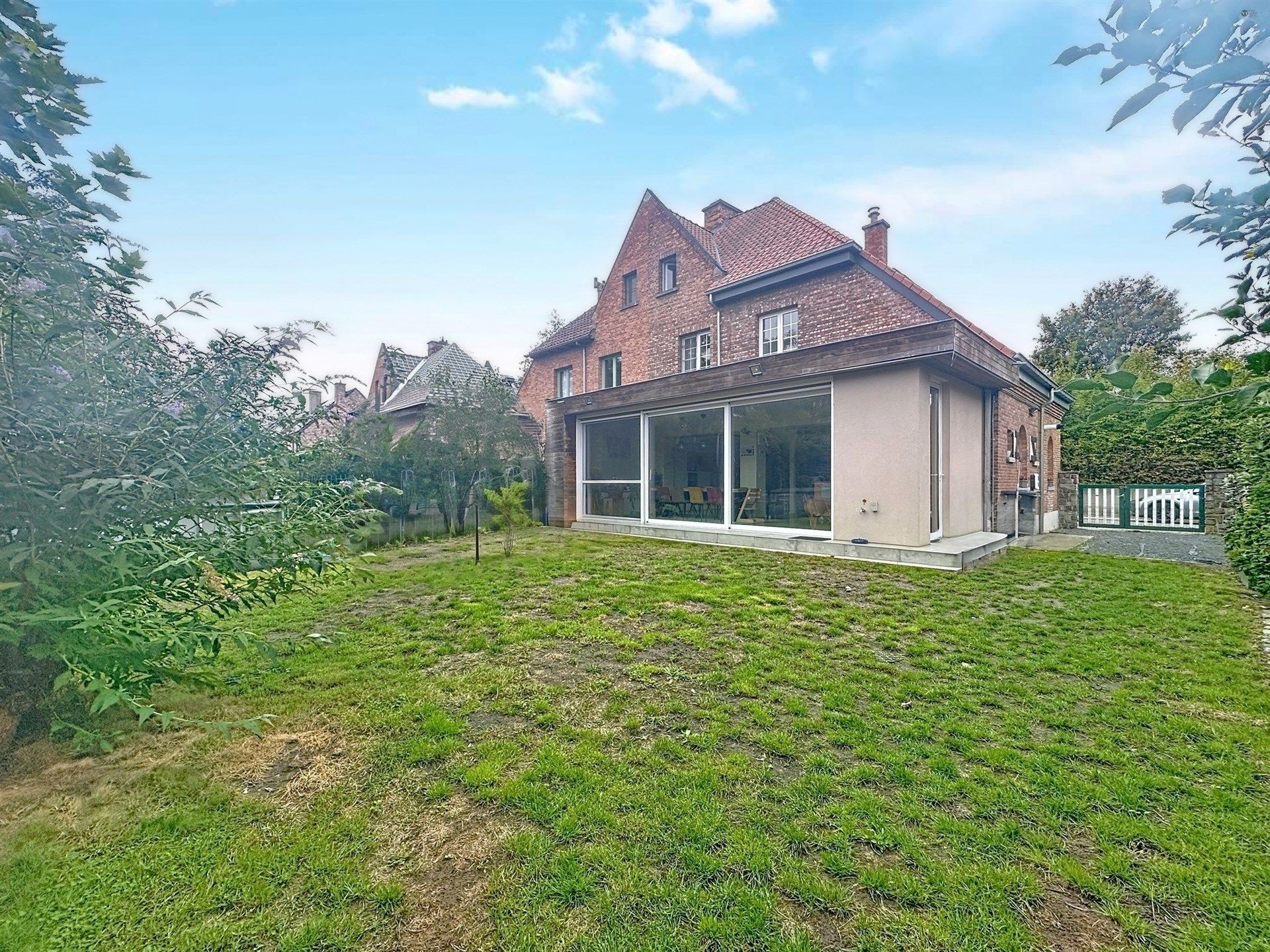 Prachtige woning met 4 slaapkamers, garage en zuidgerichte tuin! foto 8