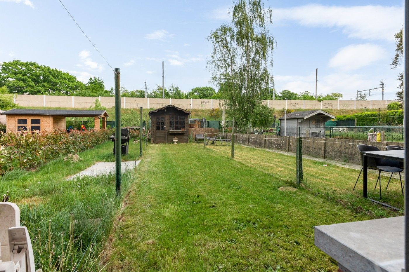 Op te frissen app. op 2e verd. met 2slpk., garage, berging en tuin foto 20