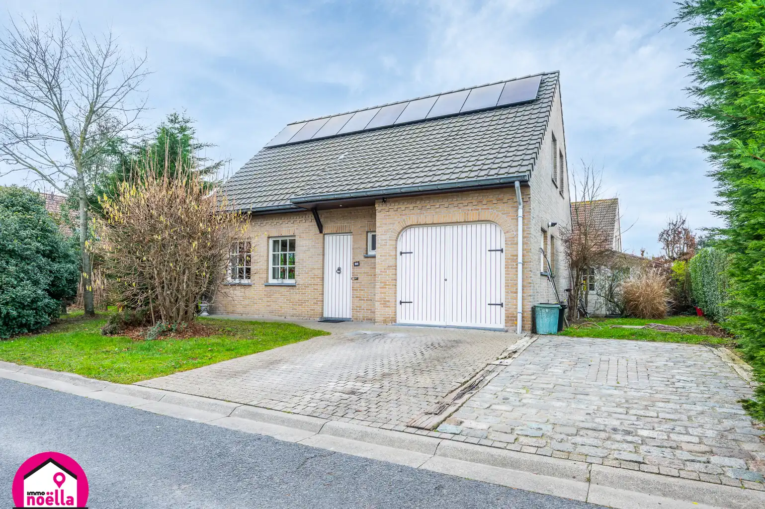 Instapklare woning met 4 slaapkamers, tuin en zonnepanelen foto {{pictureIndex}}